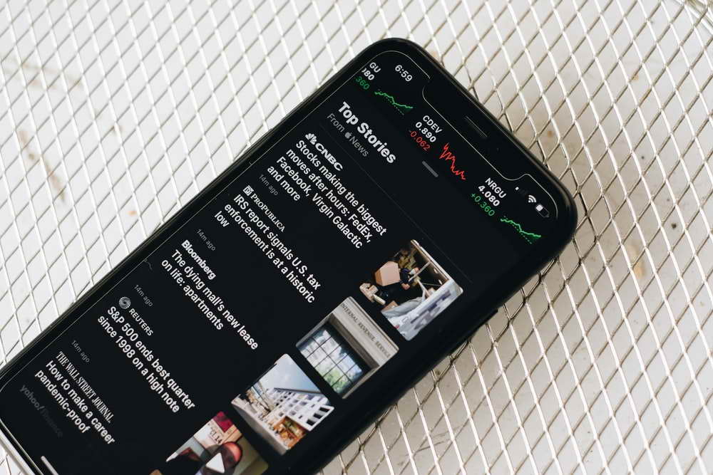 Таким будет складной iPhone: инсайдер, с которым Apple судится из-за утечек, опубликовал качественные рендеры будущей новинки